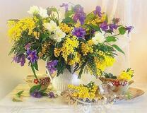 Без бренда «Букет из мимозы и колокольчиков в вазе» во Владивостоке